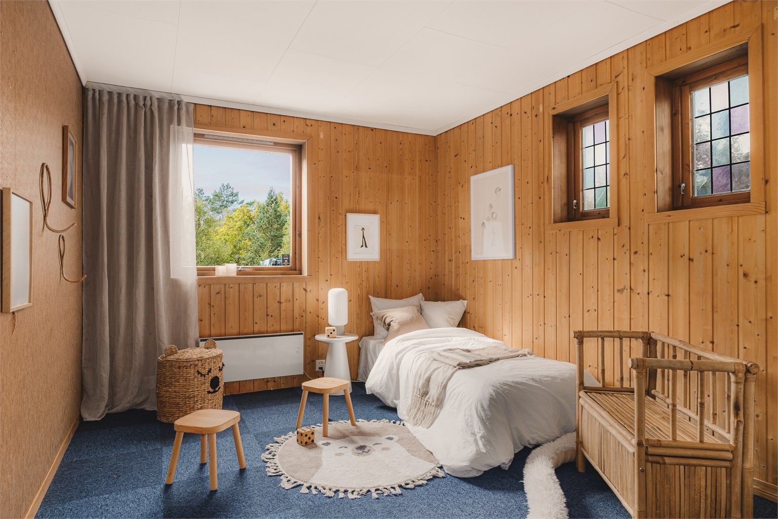 Soverom i underetasjen med plass til seng og eventuelt skrivebord.