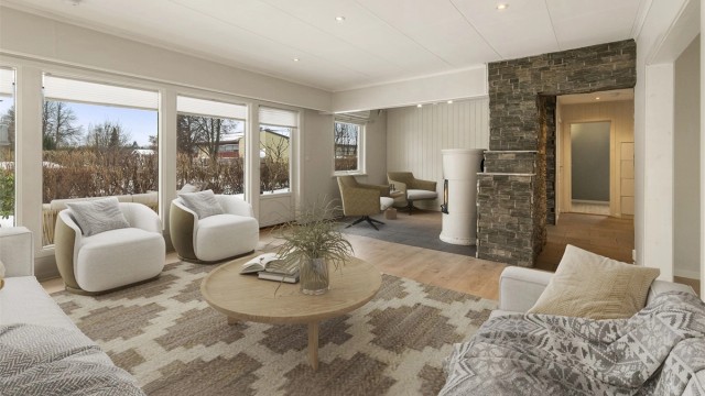 Stuen har store vindusflater og utgang til solrik uteplass mot sør/vest. Digitalt stylet.