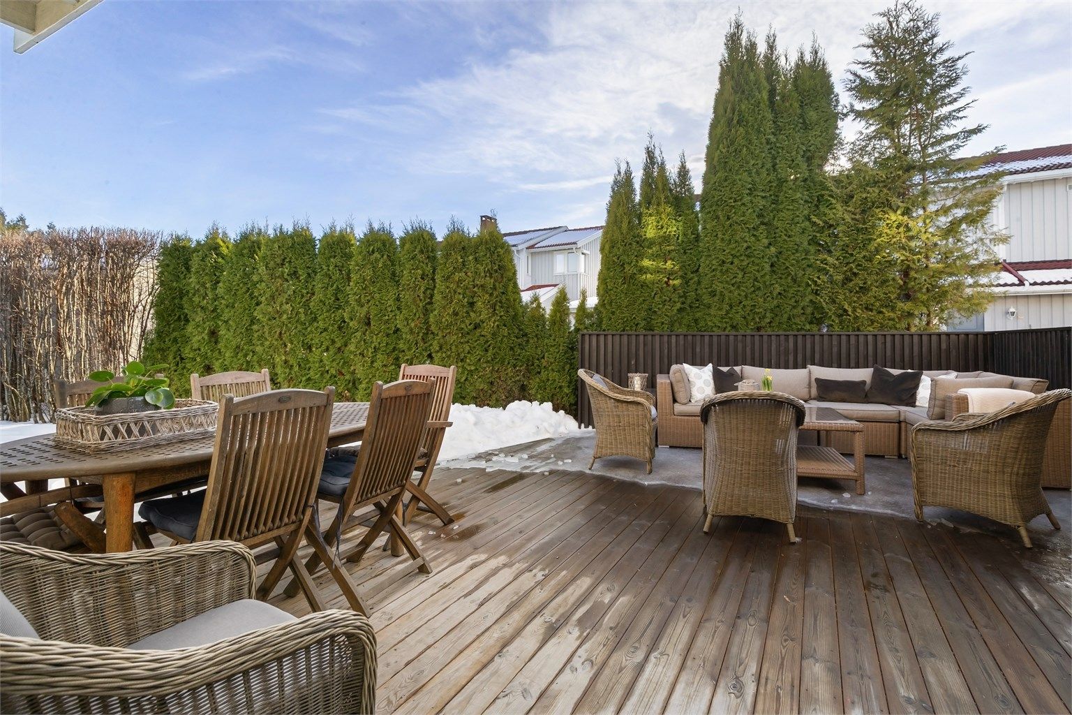 Terrassen gir gode muligheter for utemøbler og hyggelige uteopphold