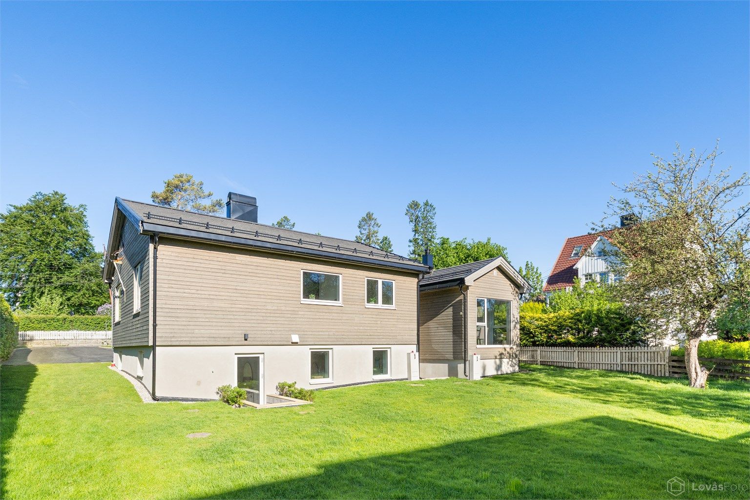 Velkommen til Oberst Rodes vei 80D - Nyoppusset og meget pen vertikaldelt bolig | 2 bad | Solrikt | Stor hage