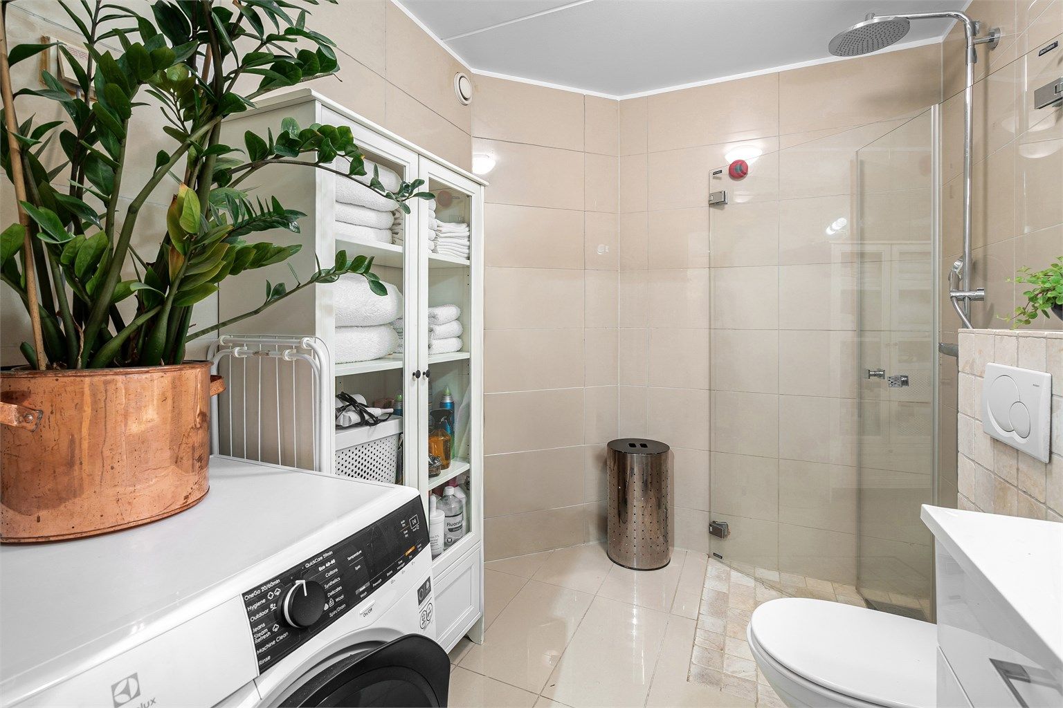 Det er opplegg for både vaskemaskin og tørketrommel.