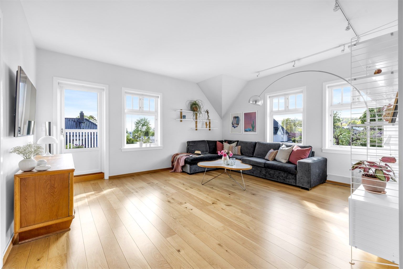 En perfekt beliggenhet for de som ønsker å bo supersentralt med gåavstand til byen, men likevel i et frodig og hyggelig villastrøk på Heggeli/Borgen. Foto: Isnitt v/ Bjørnar Solberg.