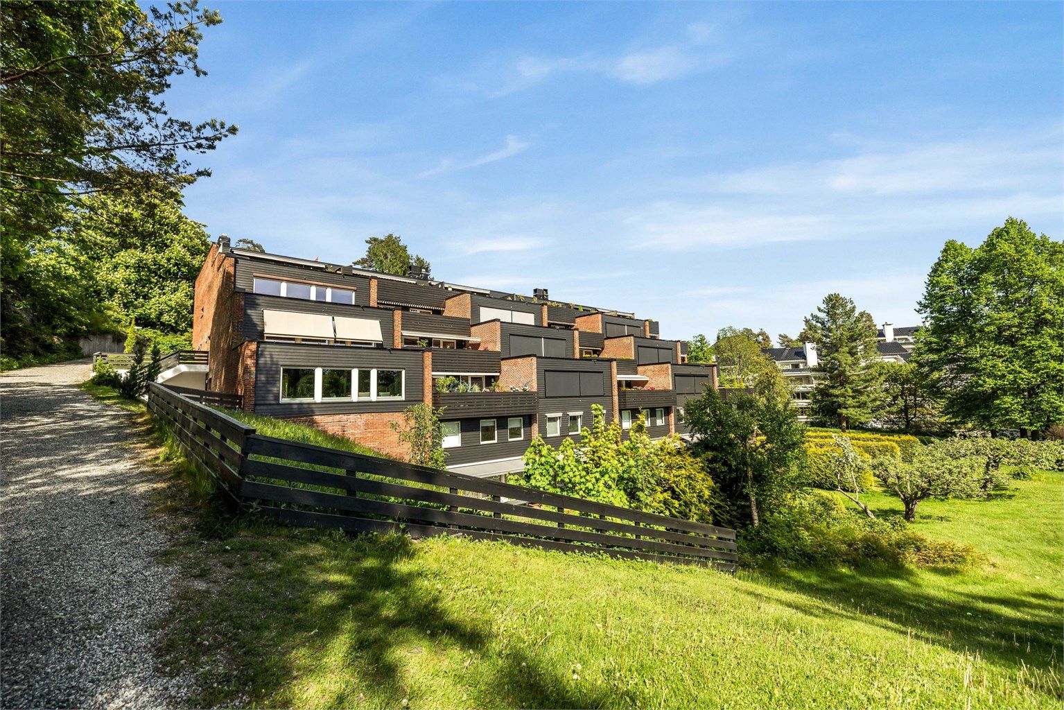 Velkommen til Gråkamveien 14 B presentert av Anne Aartun i Krogsveen Majorstuen og Oslo Vest!  Foto: Isnitt. 