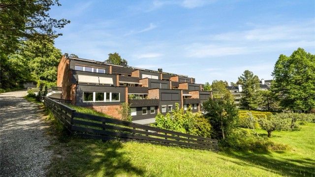 Velkommen til Gråkamveien 14 B presentert av Anne Aartun i Krogsveen Majorstuen og Oslo Vest! Foto: Isnitt.