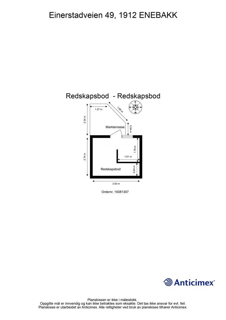 Redskapsboden har et areal på 10 m² og en tilhørende markterrasse på 5 m².