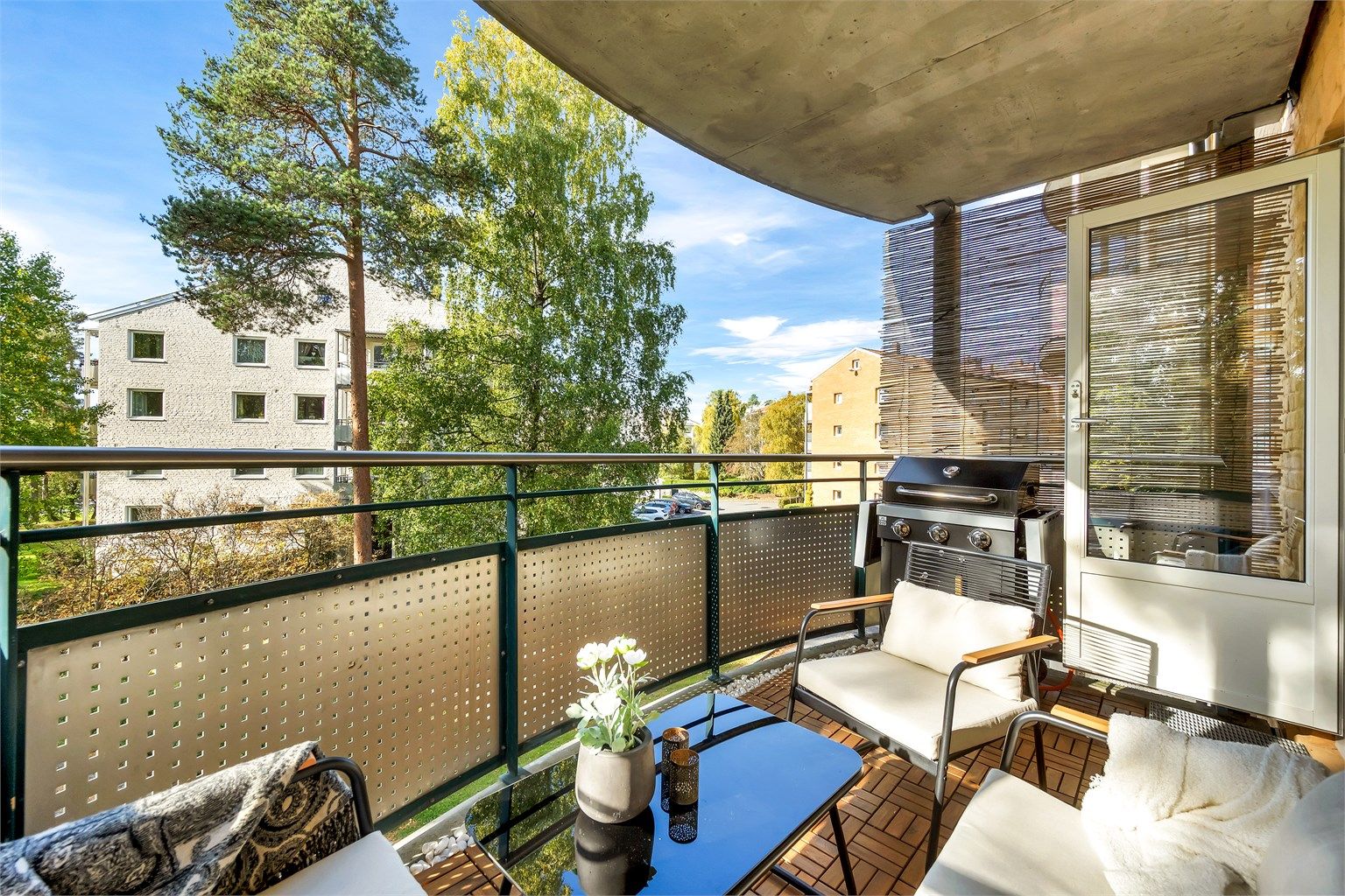 Lys andelsleilighet med arealeffektiv planløsning og utgang til romslig balkong. Foto: Martine Eren Jacobsen