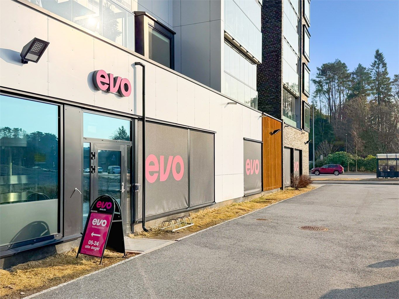 Treningssenter, apotek og dagligvarebutikk i umiddelbar nærhet