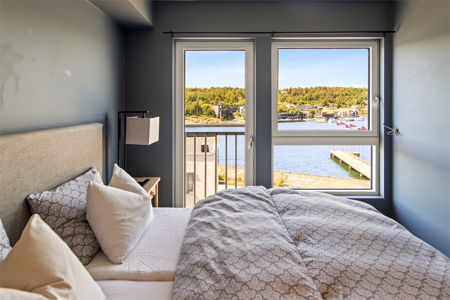 Våkn opp til utsikten av fjorden hver dag.
