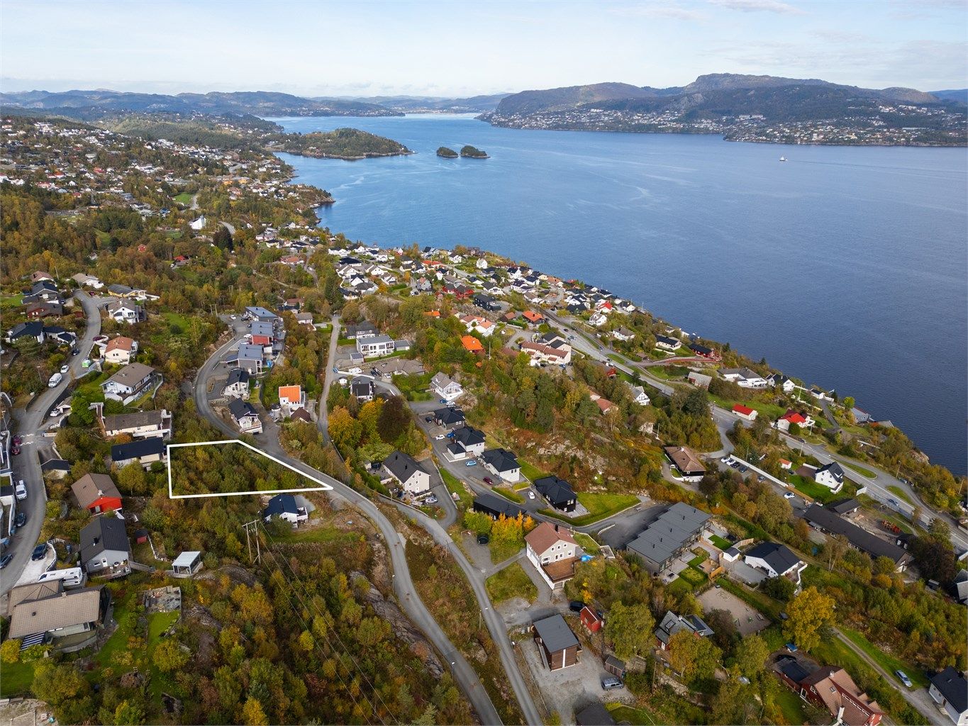 Ca. angivelse av bnr. 1191 som er oppmålt til 1 026 kvm. Høy og god beliggenhet.