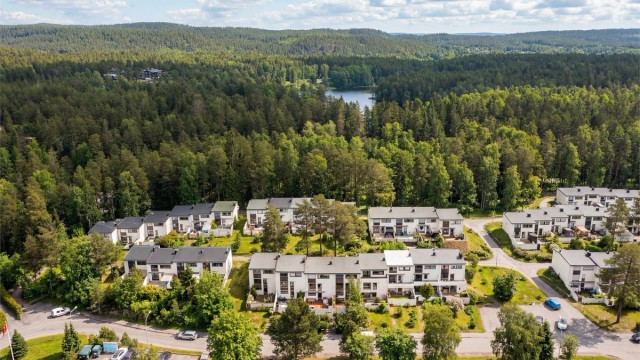 Ulsrudvann og et bredt utvalg av diverse turmuligheter ligger i umiddelbar nærhet!