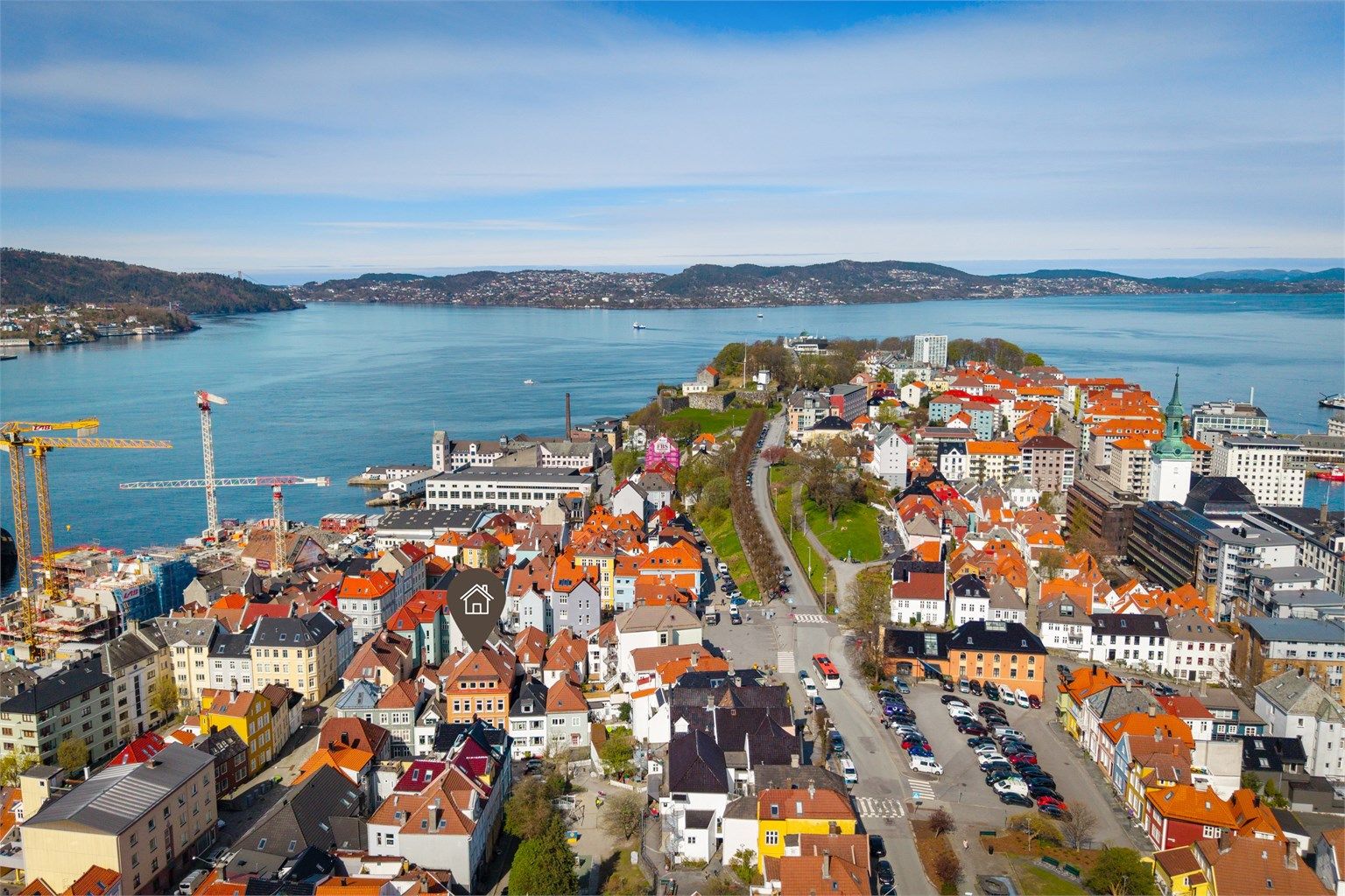 Her bor du midt i bylivet, men med en rolig og tilbaketrukket atmosfære og med Nordnesparken, Akvariet og sjøbadet like ved