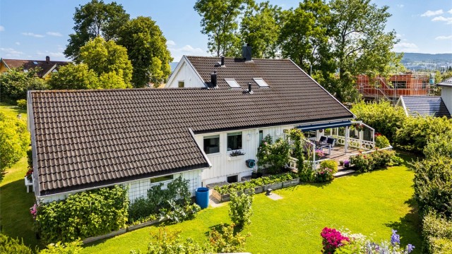 I tillegg ligger populære Sirkus Shopping en kort spassertur unna, med et bredt tilbud av butikker, spisesteder og tjenester.