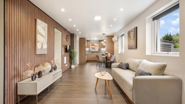 Leiligheten har gjennomgående gode kvaliteter fra 2018 - isolasjon, el-anlegg, rør-opplegg, bad, kjøkken og overflater er utført av fagfolk.