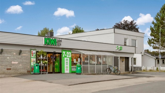 Nærmeste dagligvarebutikk, Kiwi Finstad, ligger kun et par minutters gange unna.