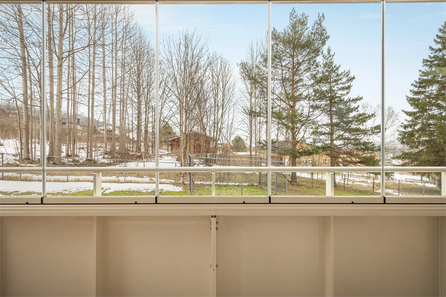 Nærområdet byr på flotte tur- og friluftsmuligheter i marka, både sommer og vinter.