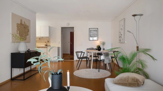 God plass til spisegruppe i det åpne arealet.