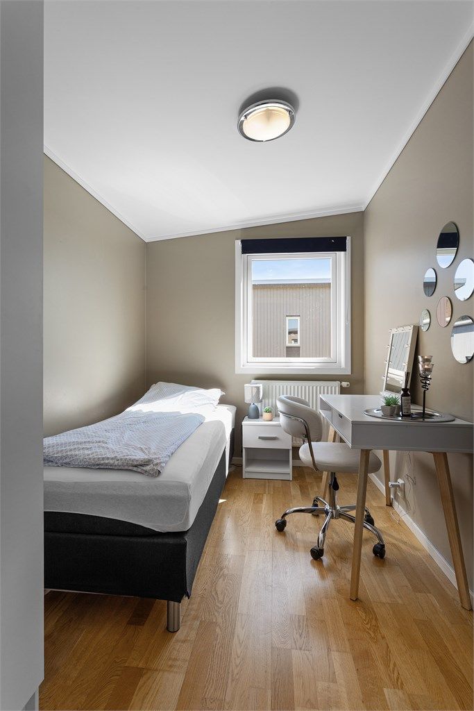 Det andre soverommet egner seg godt som barnerom, gjesterom eller kontor.