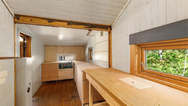 Snekkerverksted i annekset.