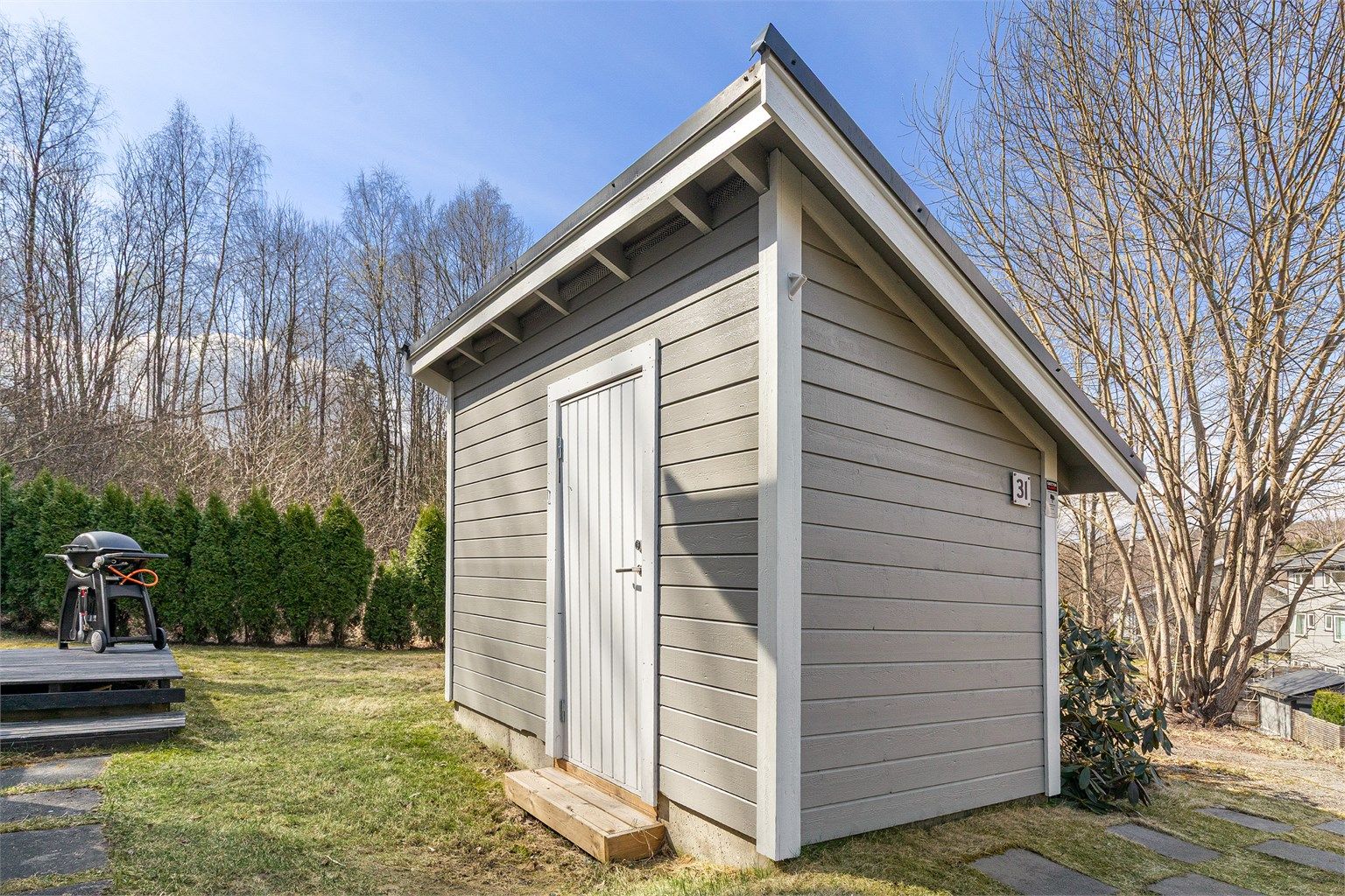 Utvendig sportsbod tilbyr godt med lagringsplass