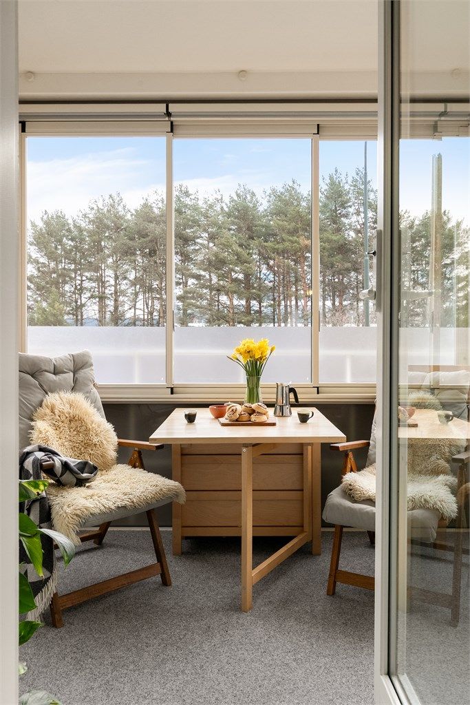 Det er god plass til en hyggelig sittegruppe og grill.