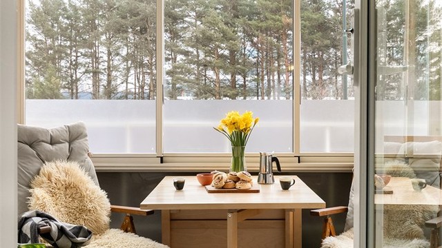 Det er god plass til en hyggelig sittegruppe og grill.