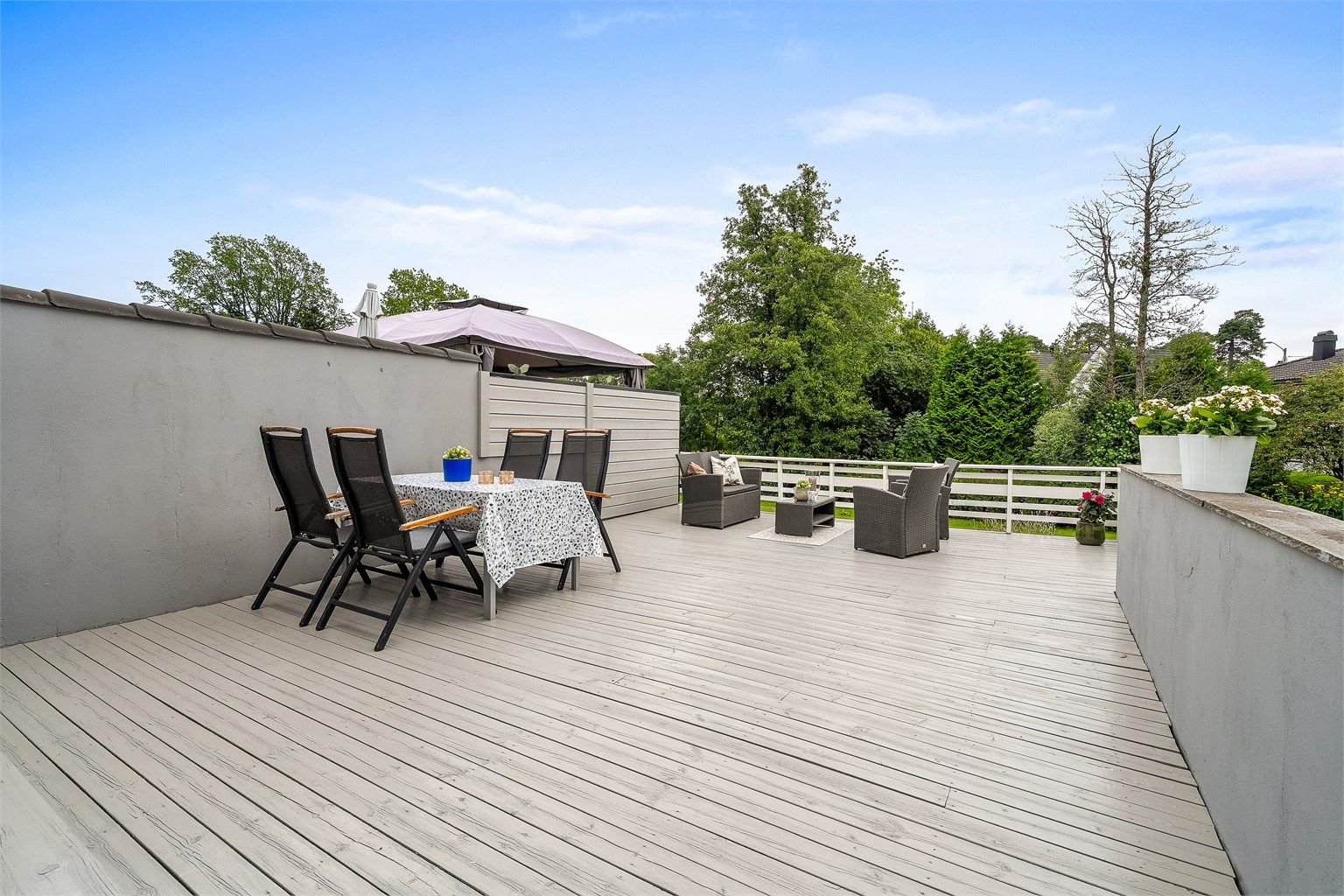 Enderekke med romslig terrasse og svært gode solforhold 
Foto: Tor Harald Johannessen