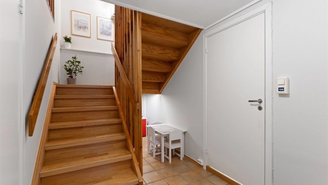 Trappen ned til kjelleretasjen.