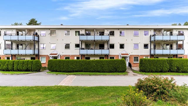 Durud Borettslag ligger på Haslum, på en høyde over Løkeberg, sentralt beliggende mellom Bekkestua og Sandvika. Durudveien ligger rolig og usjenert til i solrike og grønne omgivelser