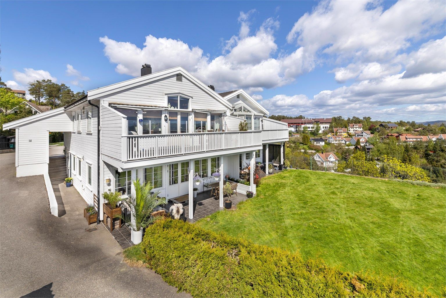 Velkommen til Ålefjærveien 20A - 4- roms selveier leilighet i 1.etg. m/flott utsikt og gode solforhold