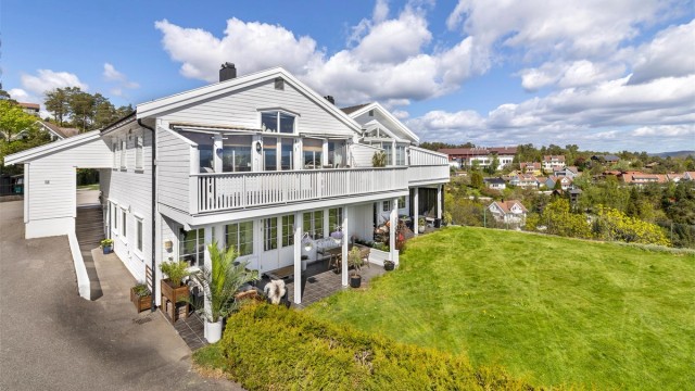 Velkommen til Ålefjærveien 20A - 4- roms selveier leilighet i 1.etg. m/flott utsikt og gode solforhold