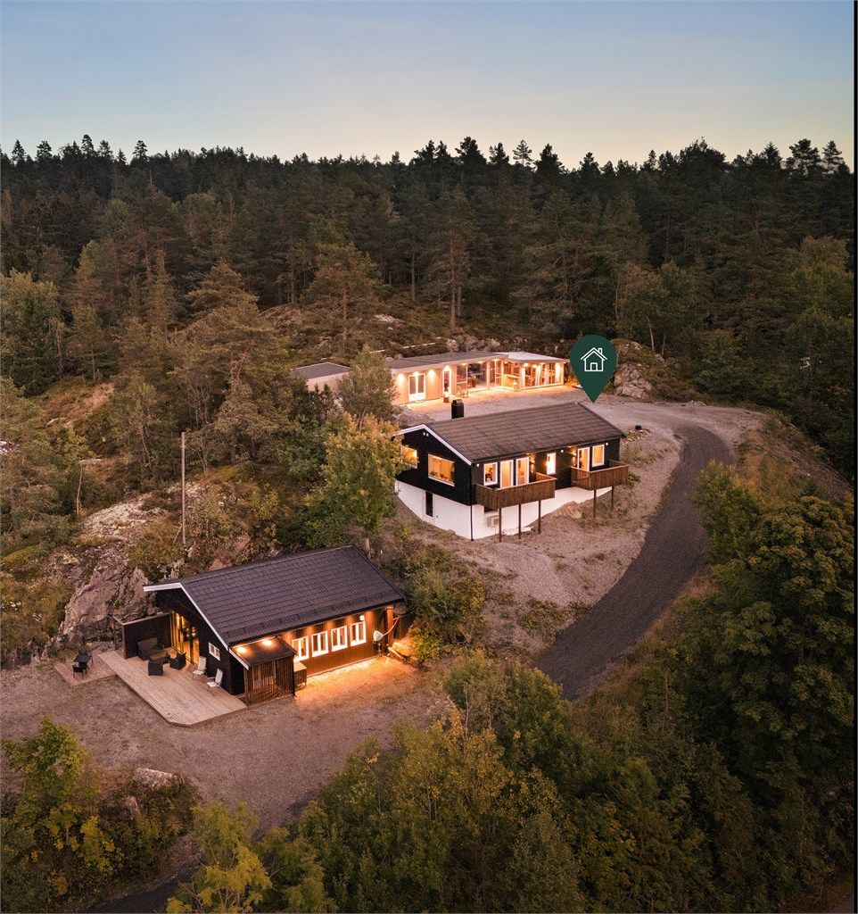 Velkommen til Knardalveien 21 - Enebolig med vidt utsyn og gode solforhold 