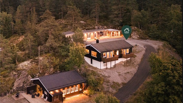 Velkommen til Knardalveien 21 - Enebolig med vidt utsyn og gode solforhold