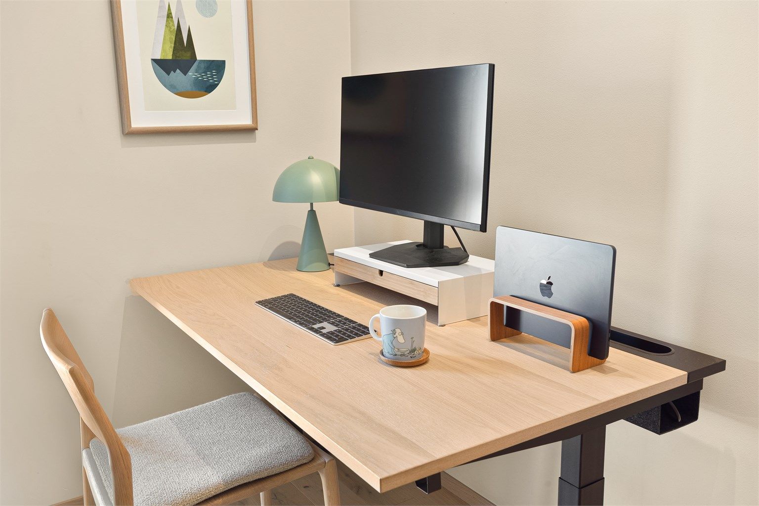 Her ligger alt til rette for et velfungerende hjemmekontor.