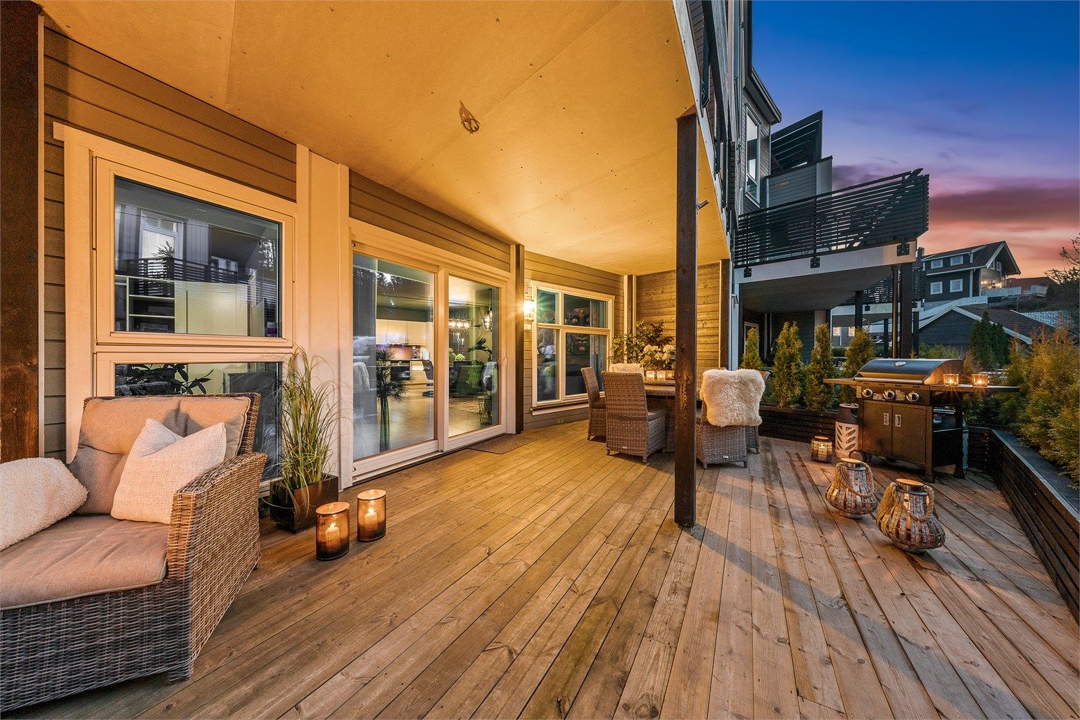 Fantastisk uteplass med delvis overbygget terrasse på ca. 31 kvm