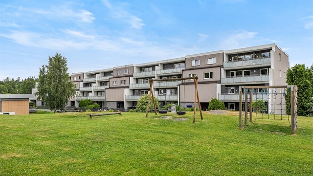 Det er et rolig og barnevennlig område med gangavstand til flere barnehager, Vevelstadåsen barneskole og Haugjordet ungdomsskole