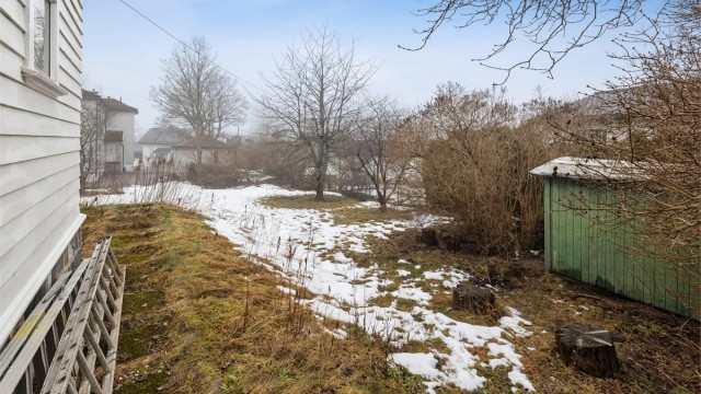 Fra eiendommen er det gangavstand til både Ekeberg skole (5 min) og Vårveien barnehage (3 min).