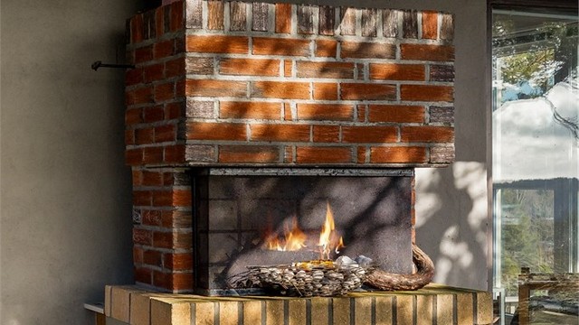 Utepeisen gir varme og hygge på lange sommerkvelder.