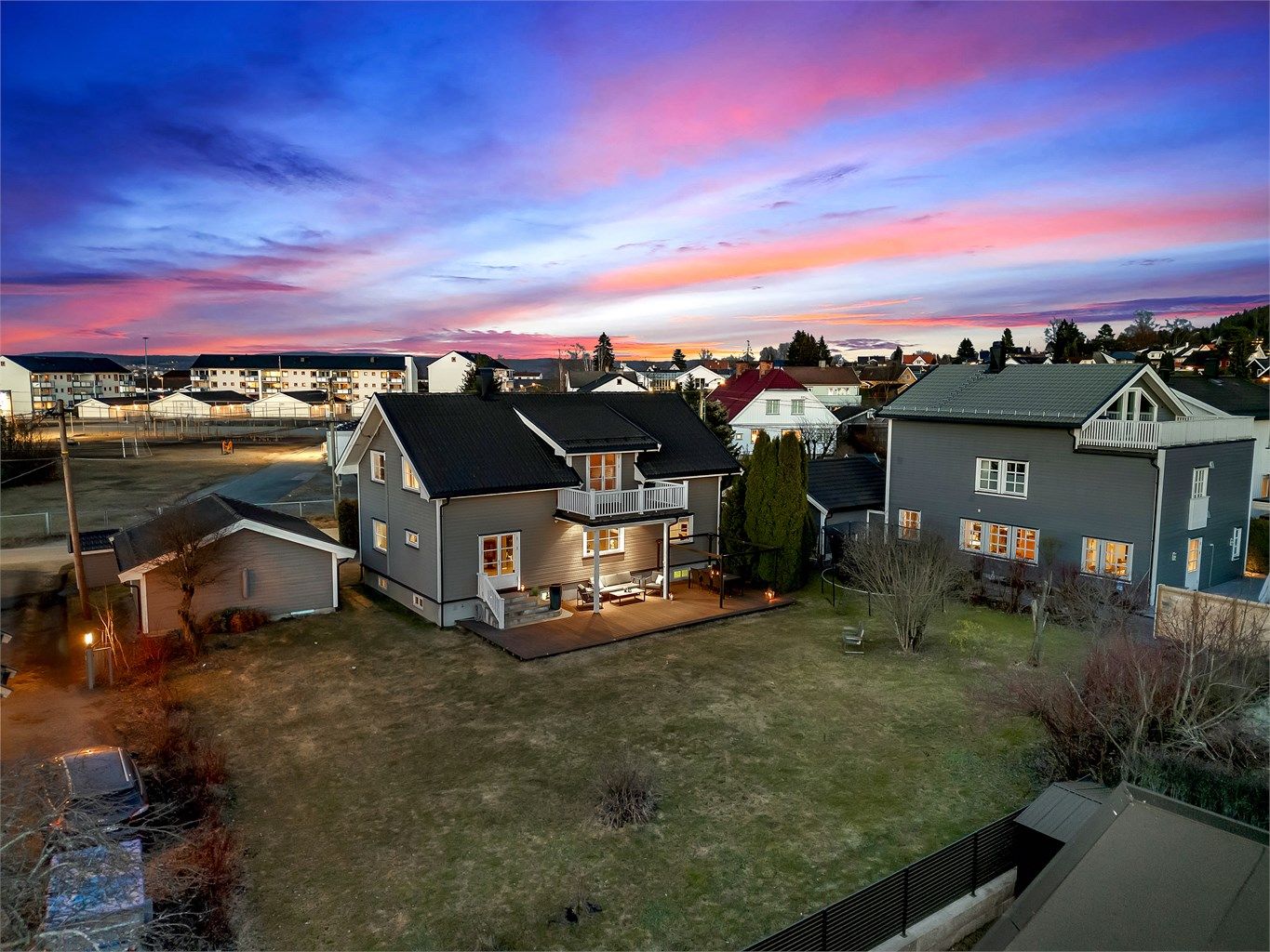 Eiendomsmegler Krogsveen v/Idriss Eliassy ønsker velkommen til Skolegata 18