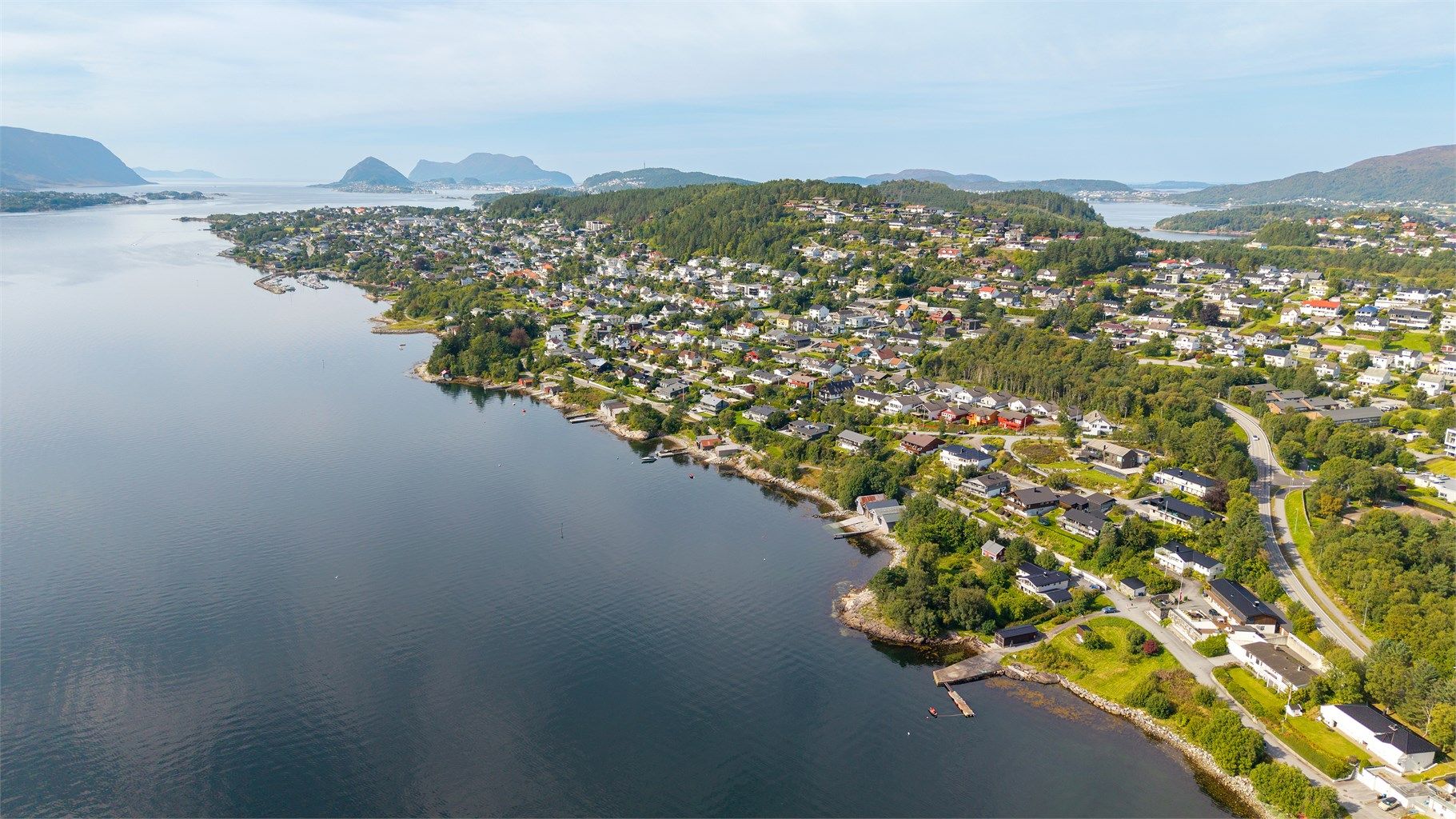 Oversiktsbilde som viser beliggenheten i forhold til Ålesund sentrum og omliggende områder.