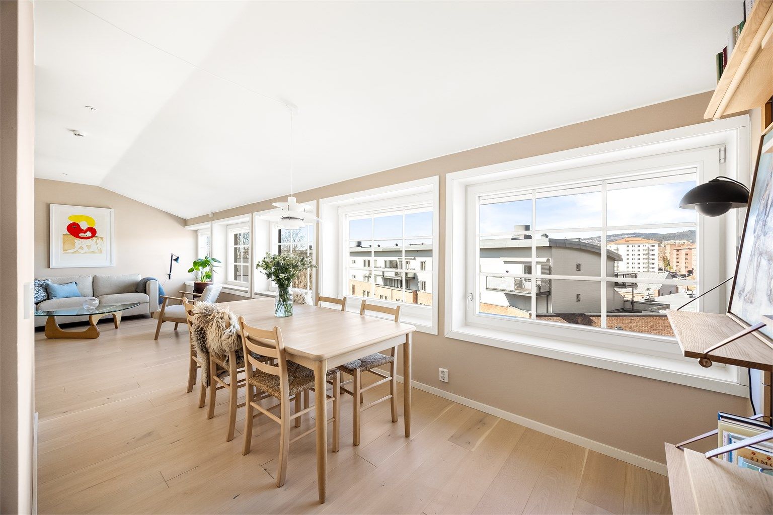 Velkommen til Sandakerveien 56 B! 
Presentert v/Therese Ekeli Berg i Krogsveen. Foto: Marit Andersen.