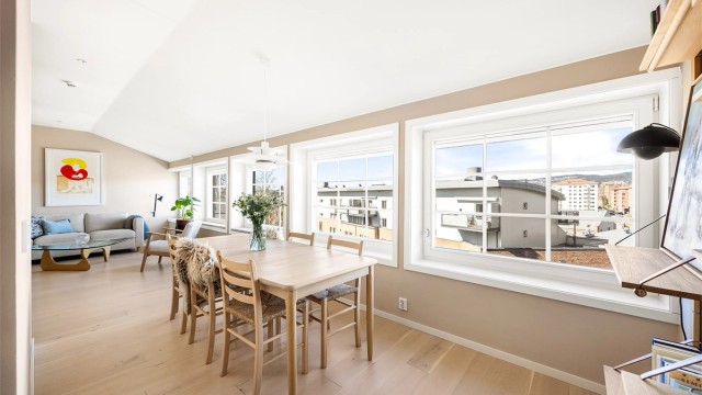 Velkommen til Sandakerveien 56 B!
Presentert v/Therese Ekeli Berg i Krogsveen. Foto: Marit Andersen.