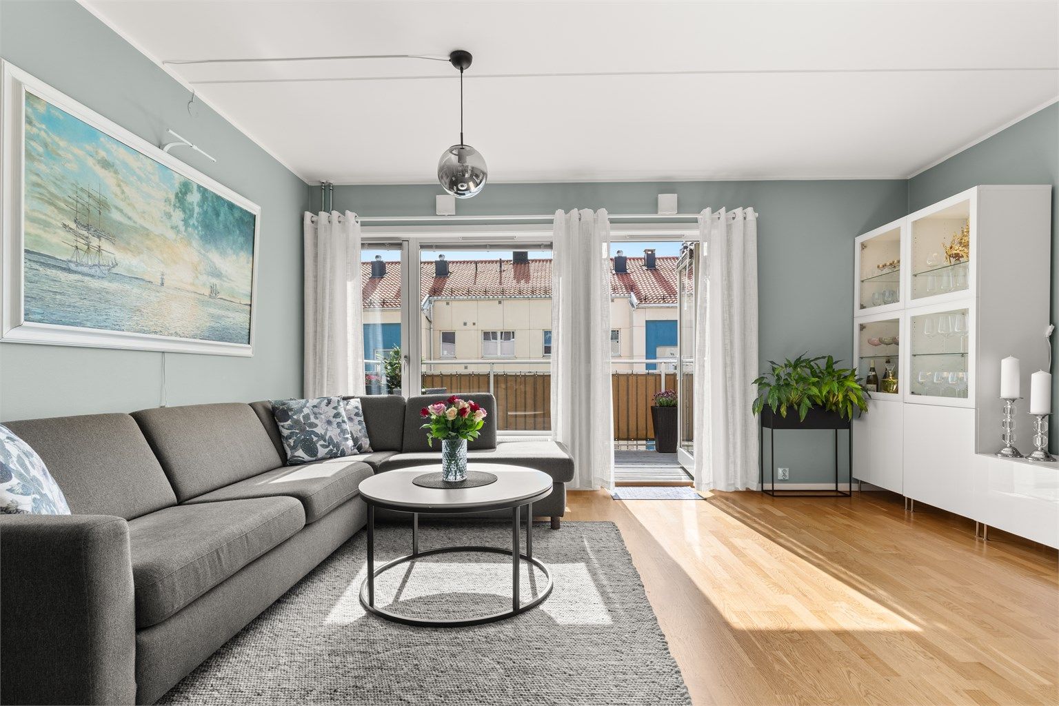 Krogsveen v/Simen Istre Grevskott har gleden av å presentere denne lyse og attraktive 3-roms andelsleiligheten.