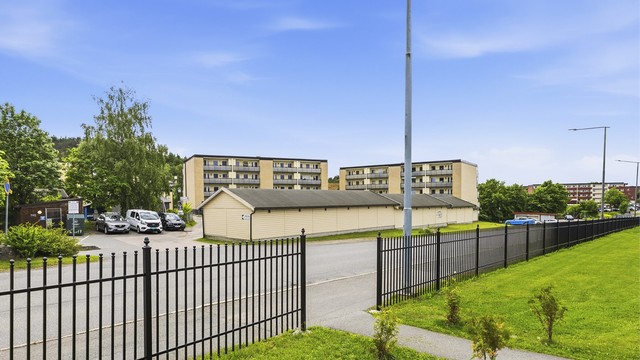 Bussholdeplassen Jeriko skole er like i nærheten av leiligheten