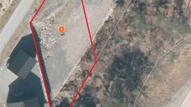 Tomtegrenser i rødt.