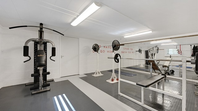 Treningsrommet har god plass til diverse apparater og utstyr. (Ikke godkjent til varig opphold).