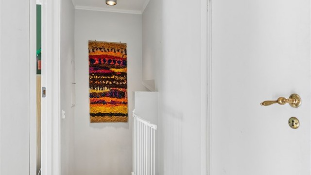 Gang i andre etasje med adkomst til kaldtloft via takluke.