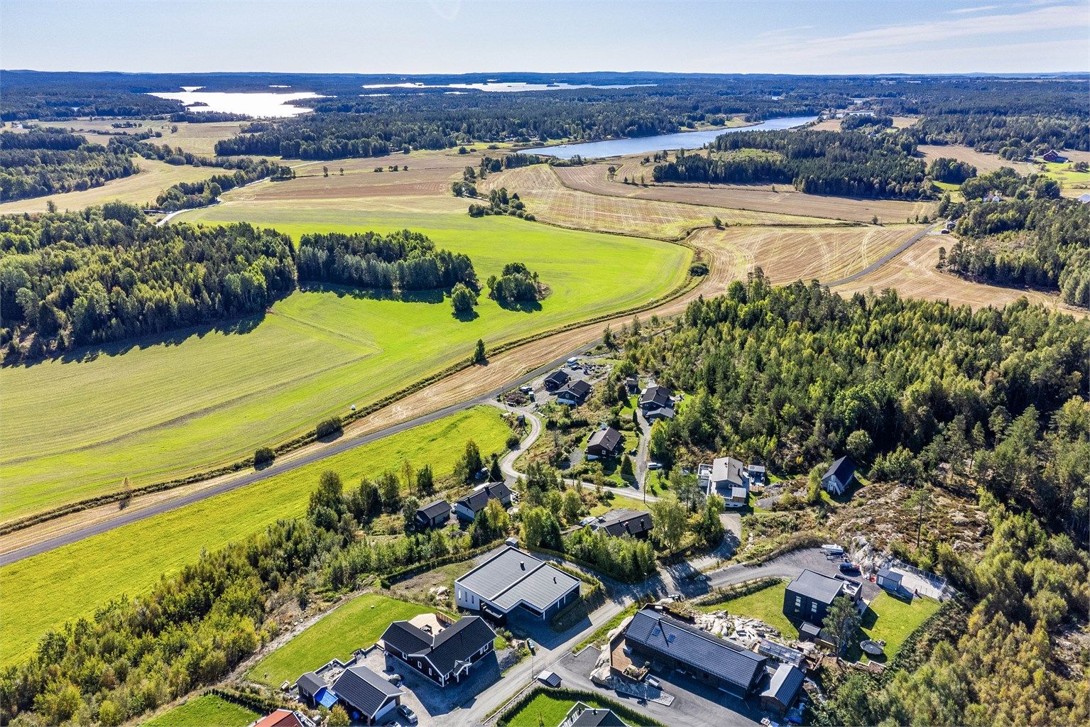 I disse landlige og naturskjønne omgivelsene er det lett å finne roen. Turmuligheter er det flust av.