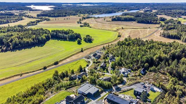 I disse landlige og naturskjønne omgivelsene er det lett å finne roen. Turmuligheter er det flust av.