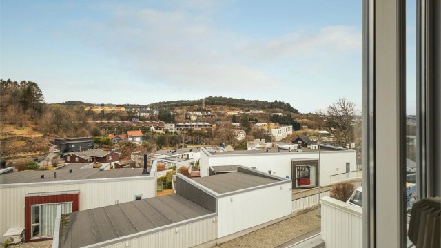 Flott utsikt fra hovedsoverommet over mot Storrinden