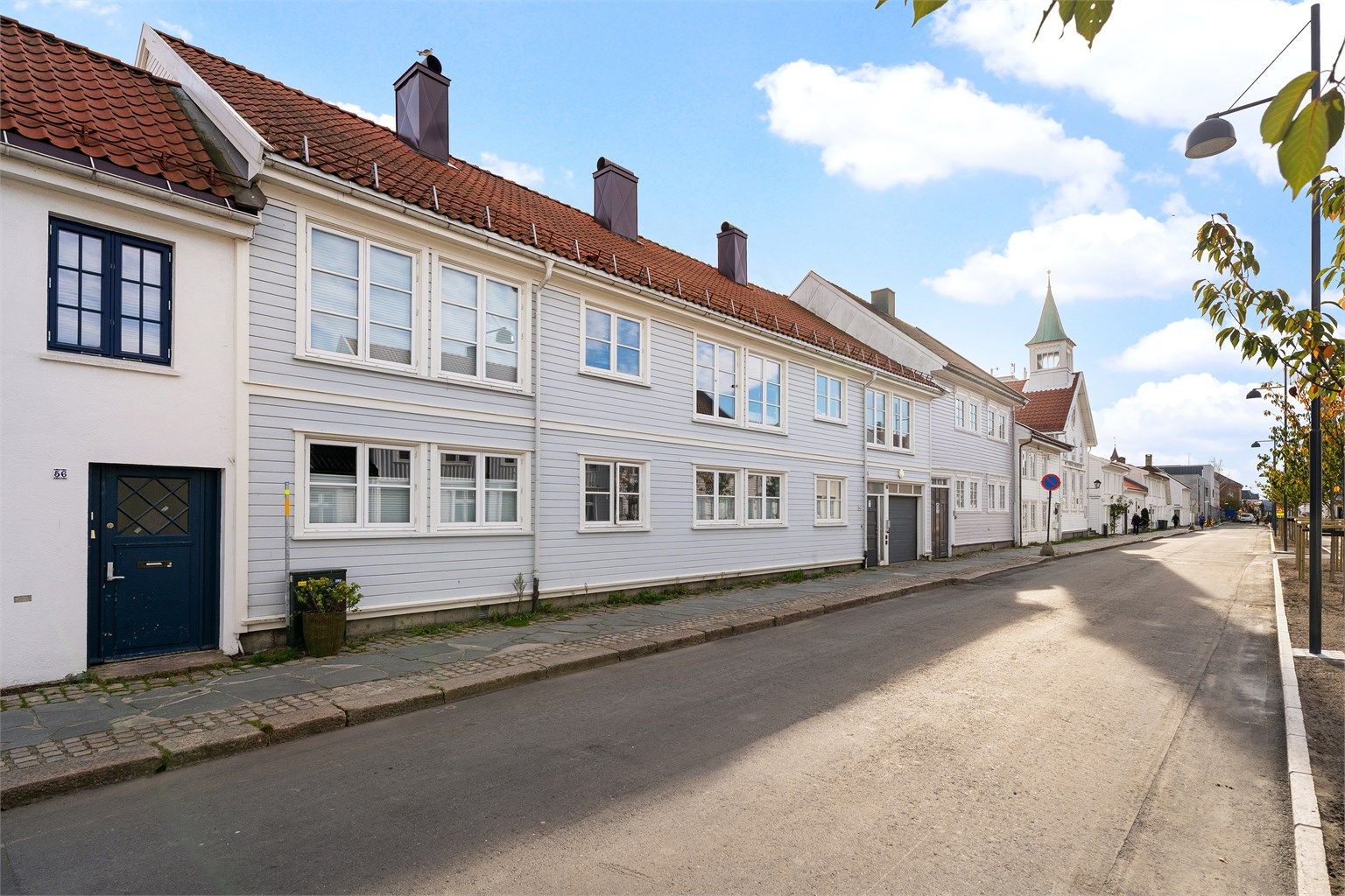 Borettslaget har en sentral beliggenhet og det er kort vei til Markens gate, trening- og turmuligheter samt Bystranda. 